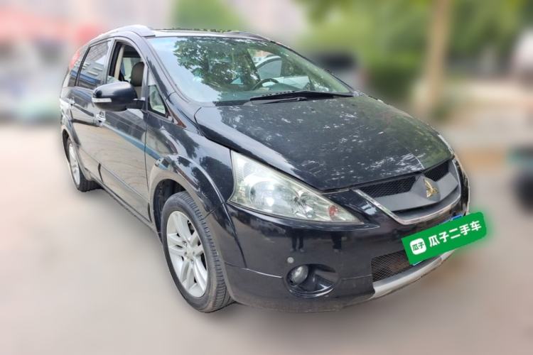 Used Mitsubishi Grandis 2009 2.4 6-Seater Elite Edition Front Right 45 Deg