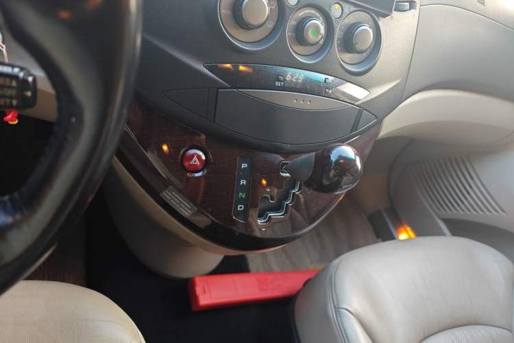 Used Mitsubishi Grandis 2009 2.4 6-Seater Elite Edition Gear Lever