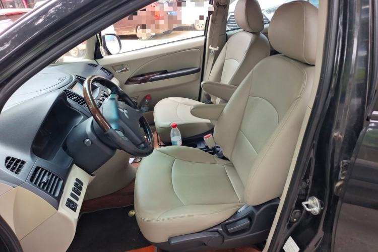 Used Mitsubishi Grandis 2009 2.4 6-Seater Elite Edition Left Front Seat