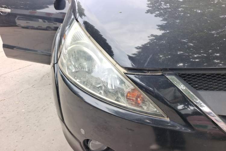 Used Mitsubishi Grandis 2009 2.4 6-Seater Elite Edition Right Front Headlight