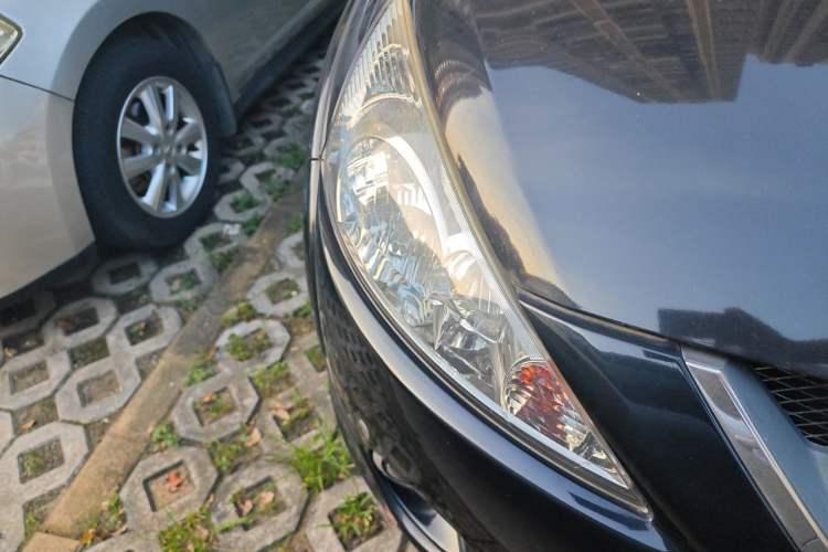 Used Mitsubishi Grandis 2009 2.4 6-Seater Elite Edition Right Front Headlight