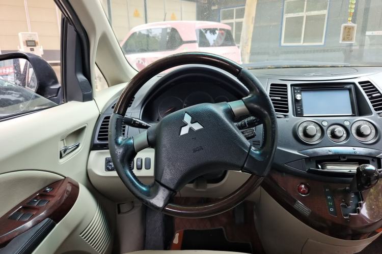 Used Mitsubishi Grandis 2009 2.4 6-Seater Elite Edition Steering Wheel