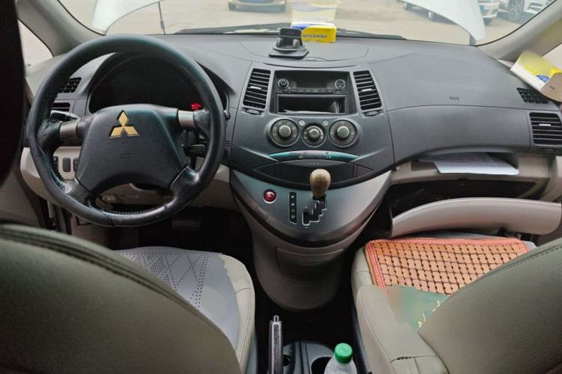 Used Mitsubishi Grandis 2009 2.4 7-Seater Comfort Edition Center Console