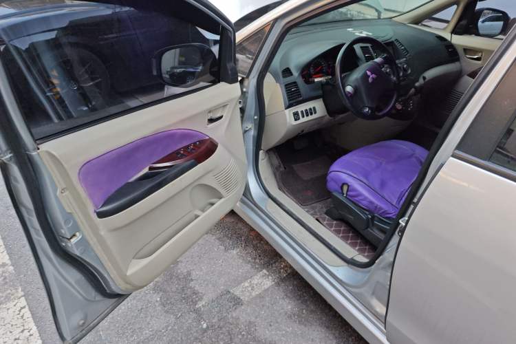 Used Mitsubishi Grandis 2009 2.4 7-Seater Comfort Edition Driver Seat