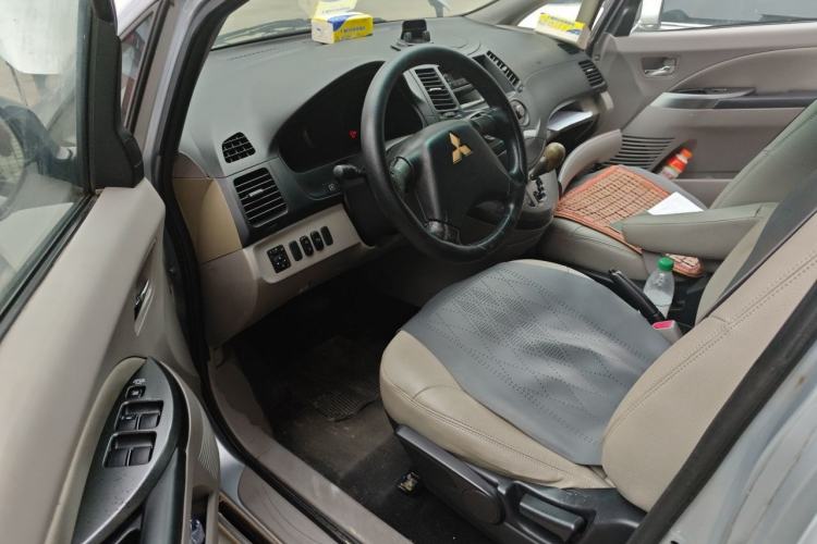 Used Mitsubishi Grandis 2009 2.4 7-Seater Comfort Edition Driver Seat