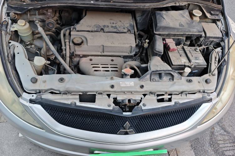 Used Mitsubishi Grandis 2009 2.4 7-Seater Comfort Edition Engine Bay