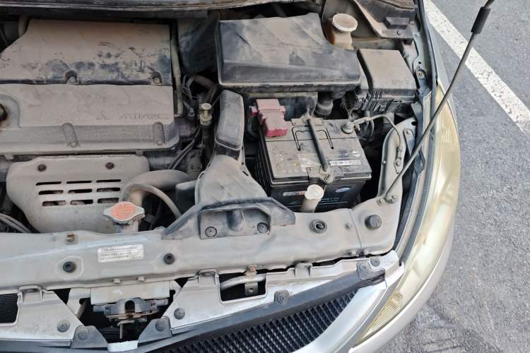 Used Mitsubishi Grandis 2009 2.4 7-Seater Comfort Edition Engine Bay Left