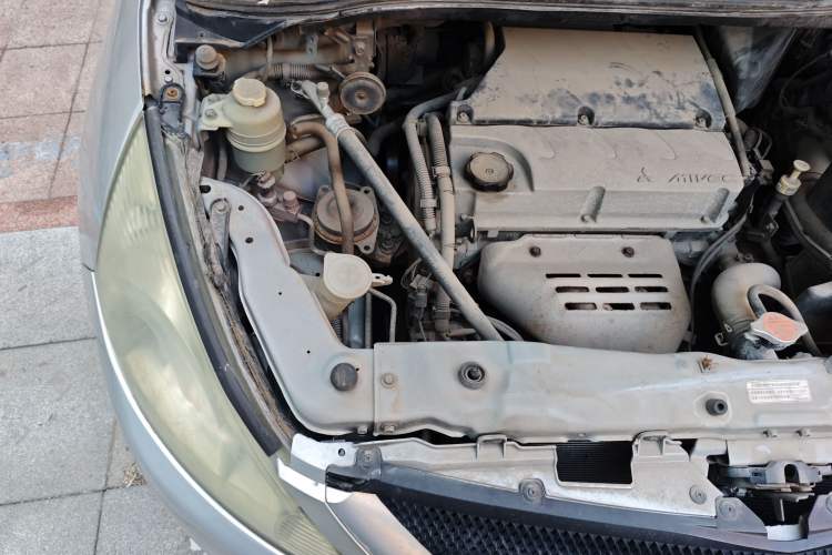 Used Mitsubishi Grandis 2009 2.4 7-Seater Comfort Edition Engine Bay Right