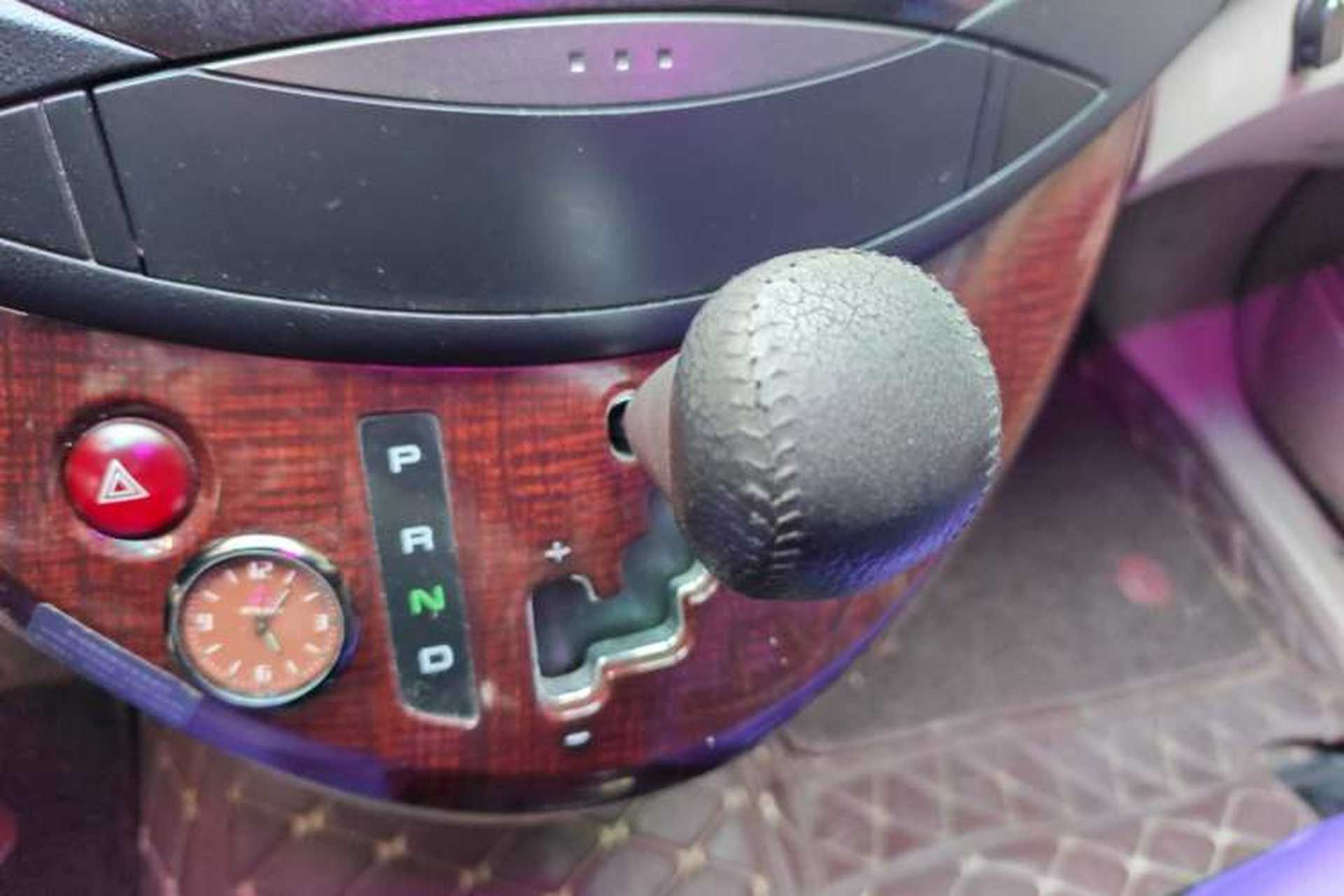 Used Mitsubishi Grandis 2009 2.4 7-Seater Comfort Edition Gear Lever