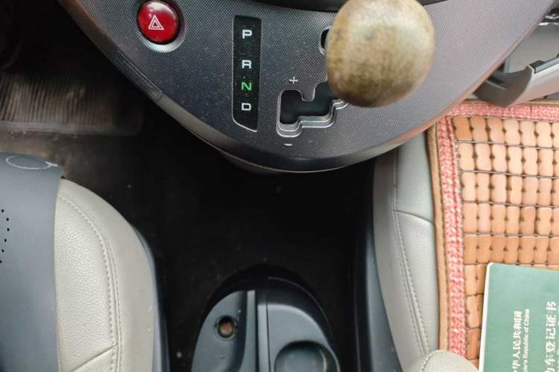 Used Mitsubishi Grandis 2009 2.4 7-Seater Comfort Edition Gear Lever