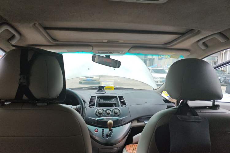 Used Mitsubishi Grandis 2009 2.4 7-Seater Comfort Edition Headliner