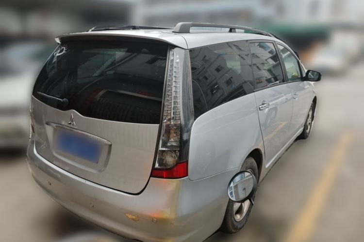 Used Mitsubishi Grandis 2009 2.4 7-Seater Comfort Edition Rear Right 45 Deg