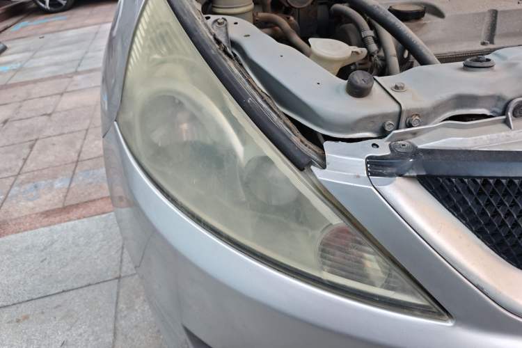Used Mitsubishi Grandis 2009 2.4 7-Seater Comfort Edition Right Front Headlight
