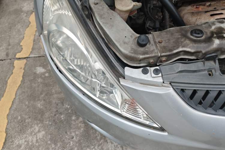 Used Mitsubishi Grandis 2009 2.4 7-Seater Comfort Edition Right Front Headlight