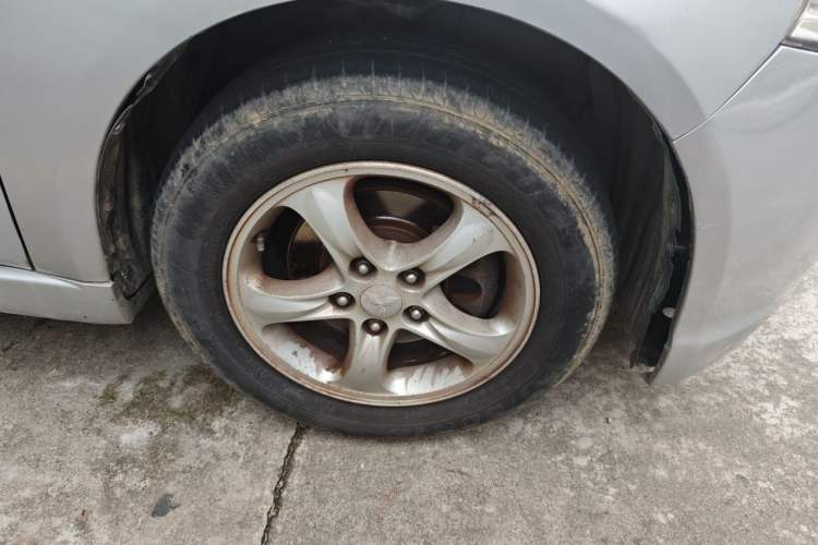 Used Mitsubishi Grandis 2009 2.4 7-Seater Comfort Edition Right Front Wheel Hub
