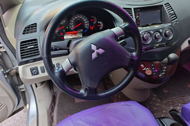 Used Mitsubishi Grandis 2009 2.4 7-Seater Comfort Edition Steering Wheel