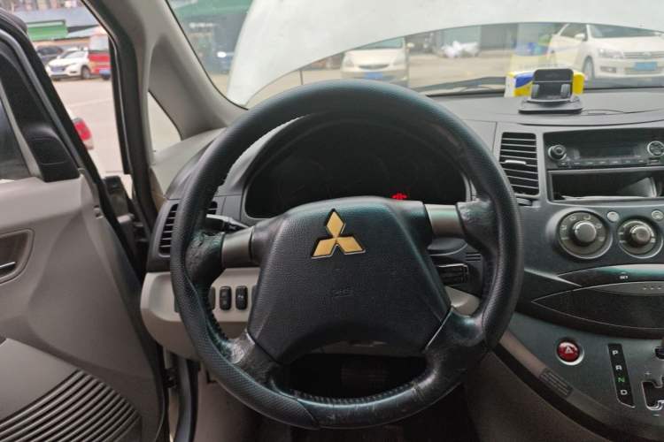 Used Mitsubishi Grandis 2009 2.4 7-Seater Comfort Edition Steering Wheel