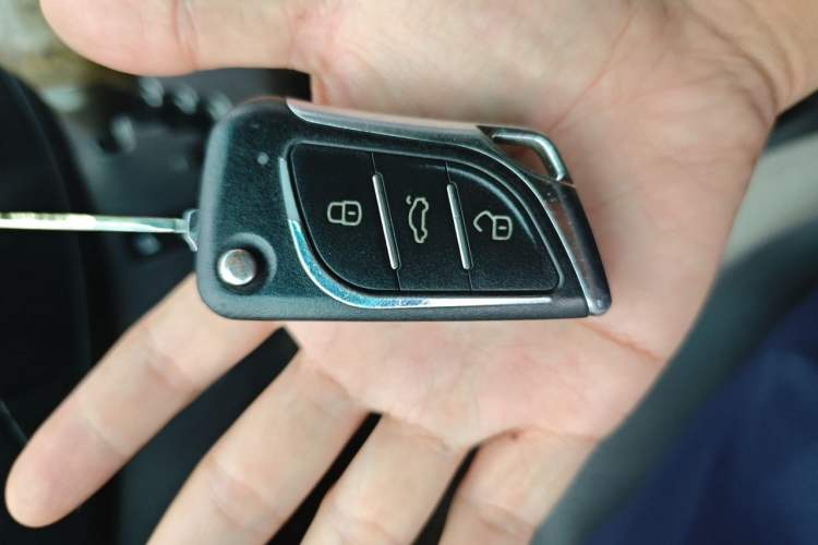 Used Mitsubishi Grandis 2009 2.4 7-Seater Comfort Edition Vehicle Key