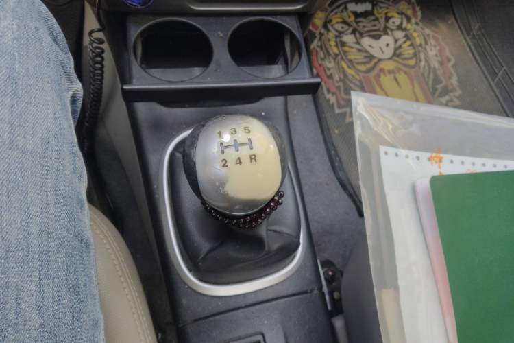 Used Mitsubishi LANCER 2012 1.6L Manual Luxury Edition EXi Gear Lever