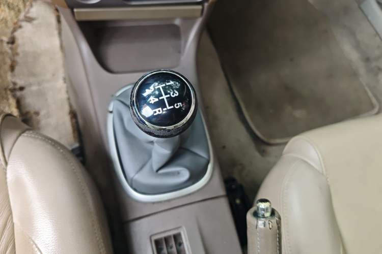 Used Mitsubishi LANCER 2006 1.6L Manual Luxury EXi Gear Lever