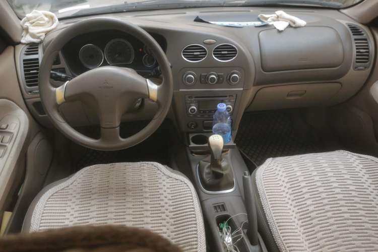 Used Mitsubishi LANCER 2010 Excellence Edition 1.6L Manual Comfort Model Center Console