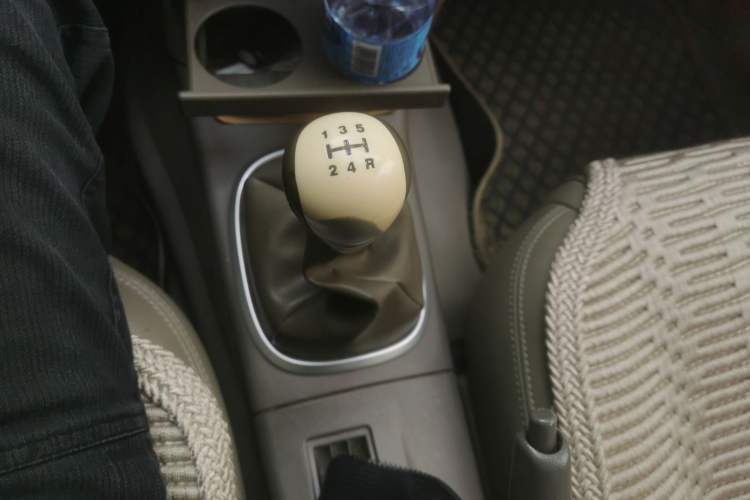 Used Mitsubishi LANCER 2010 Excellence Edition 1.6L Manual Comfort Model Gear Lever
