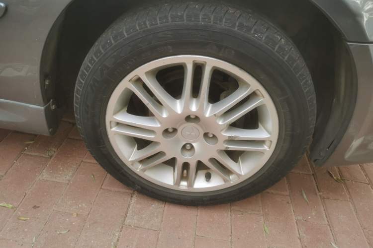 Used Mitsubishi LANCER 2010 Excellence Edition 1.6L Manual Comfort Model Right Front Wheel Hub