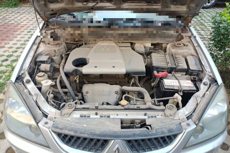 Used Mitsubishi LANCER 2010 Excellence Edition 1.6L Manual Comfort Model Engine Bay