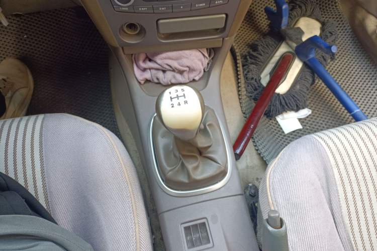 Used Mitsubishi LANCER 2010 Excellence Edition 1.6L Manual Comfort Model Gear Lever