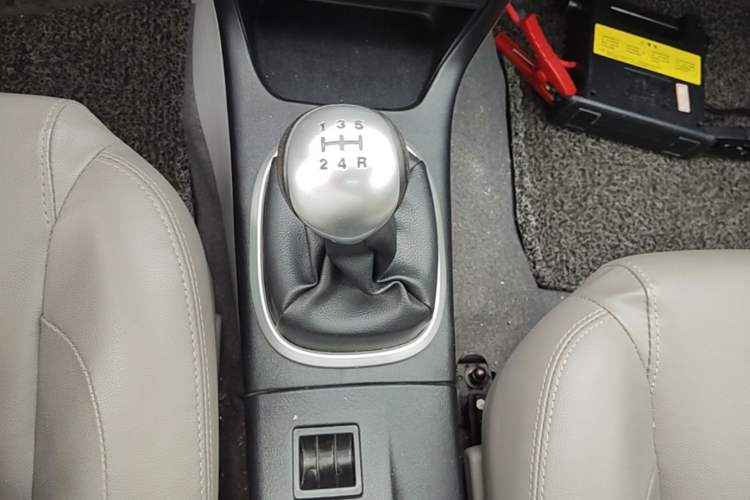 Used Mitsubishi LANCER 2012 1.6L Manual Luxury Edition EXi Gear Lever