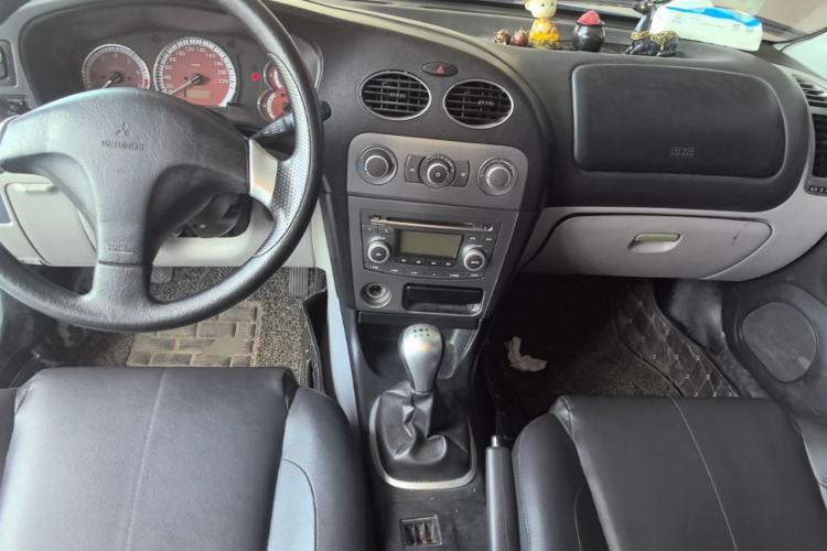 Used Mitsubishi LANCER 2012 1.6L Manual Comfort Edition SEi Center Console