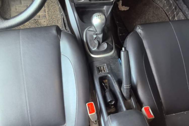 Used Mitsubishi LANCER 2012 1.6L Manual Comfort Edition SEi Gear Lever