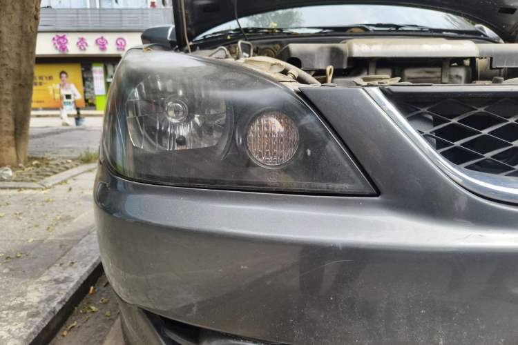 Used Mitsubishi LANCER 2012 1.6L Manual Comfort Edition SEi Right Front Headlight