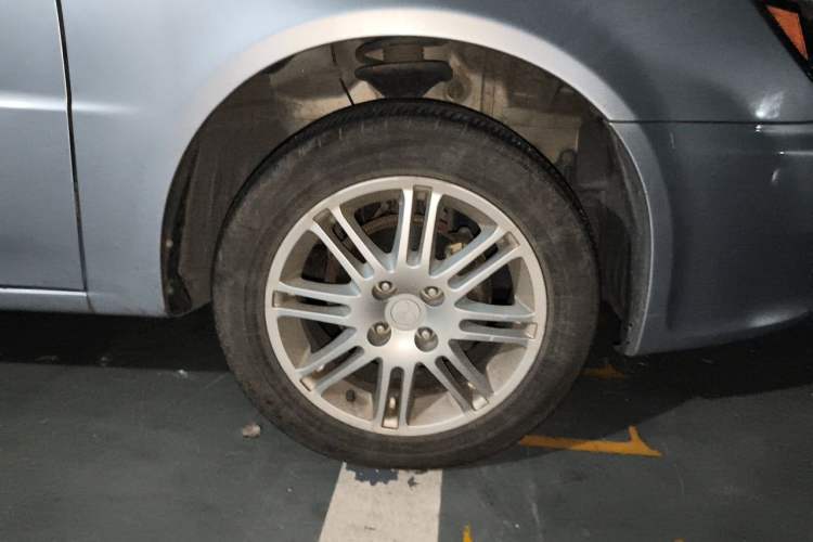 Used Mitsubishi LANCER 2012 1.6L Manual Comfort Edition SEi Right Front Wheel Hub