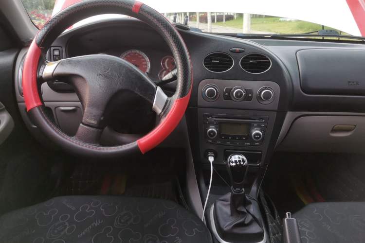 Used Mitsubishi LANCER 2012 1.6L Manual Comfort Edition SEi Center Console