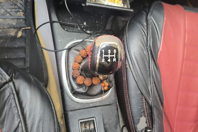 Used Mitsubishi LANCER 2012 1.6L Manual Comfort Edition SEi Gear Lever