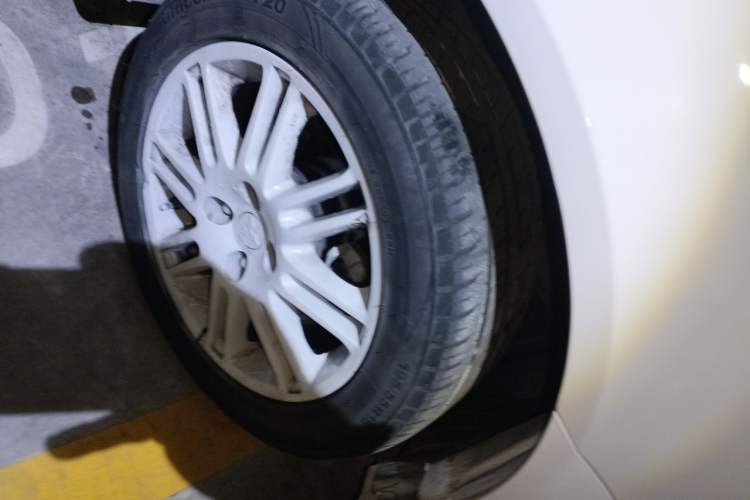Used Mitsubishi LANCER 2012 1.6L Manual Comfort Edition SEi Right Front Wheel Hub