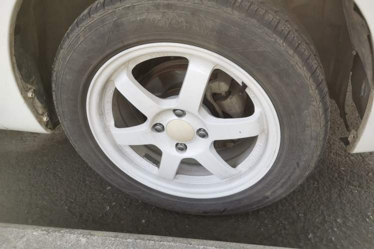 Used Mitsubishi LANCER 2012 1.6L Manual Comfort Edition SEi Right Front Wheel Hub