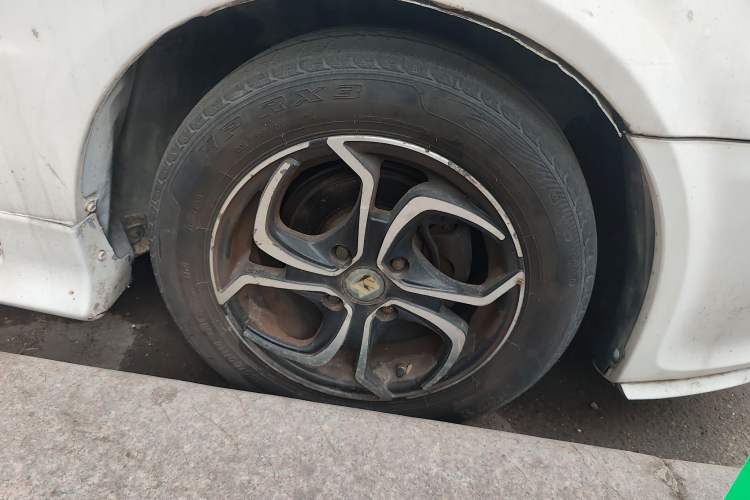Used Mitsubishi LANCER 2012 1.6L Manual Comfort Edition SEi Right Front Wheel Hub