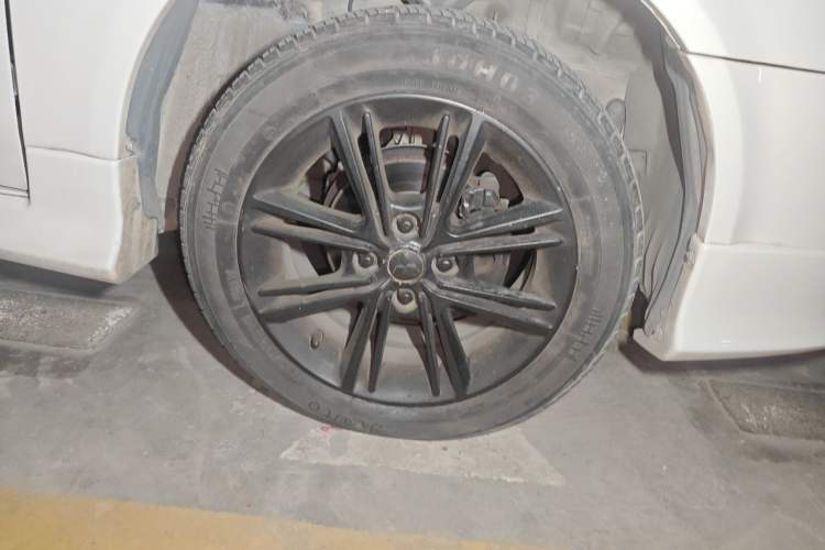 Used Mitsubishi LANCER 2015 1.6L Manual S-Design Right Front Wheel Hub