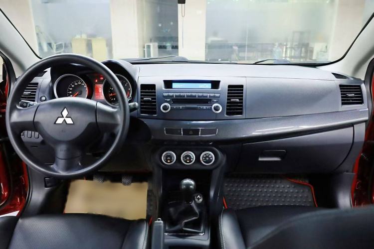 Used Mitsubishi Lancer EX 2013 Style Edition 1.6L Manual Classic Model Interior 3