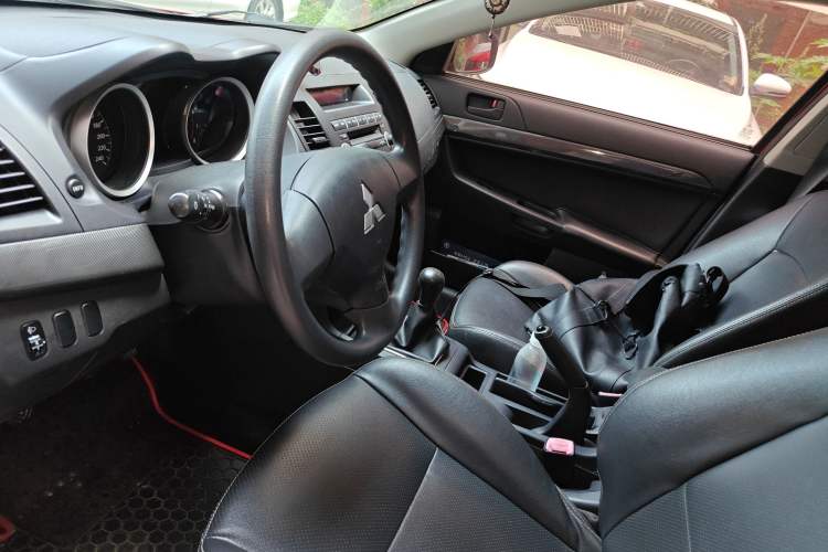 Used Mitsubishi Lancer EX 2013 Style Edition 1.6L Manual Classic Model Left Front Seat