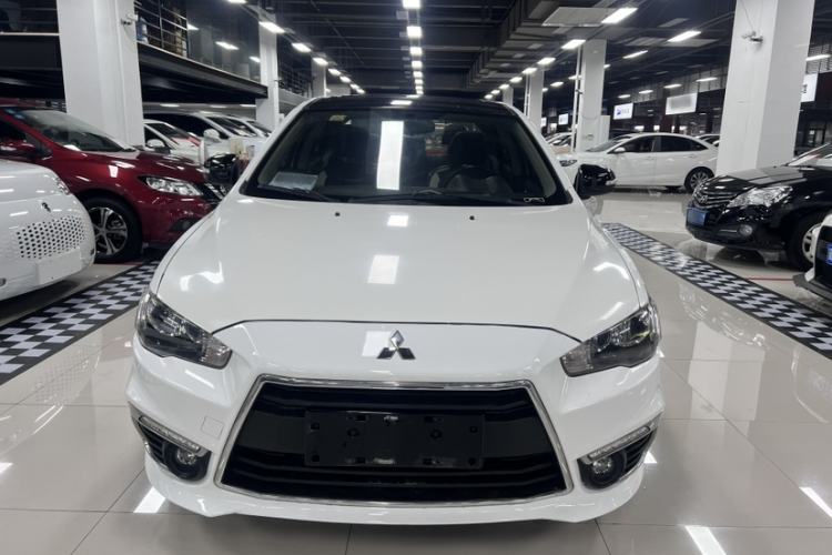 Used Mitsubishi Lancer EX 2016 1.8L Manual Black-and-White Retro Edition Exterior 2