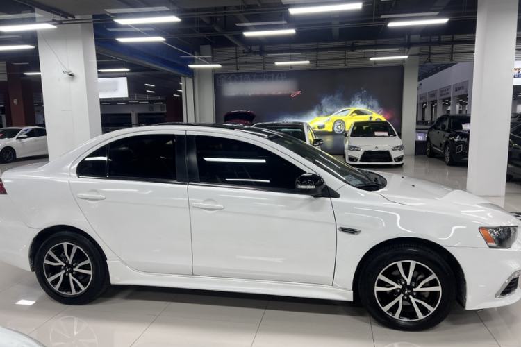 Used Mitsubishi Lancer EX 2016 1.8L Manual Black-and-White Retro Edition Exterior 3