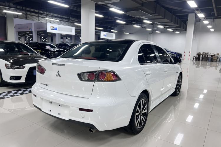 Used Mitsubishi Lancer EX 2016 1.8L Manual Black-and-White Retro Edition Exterior 4