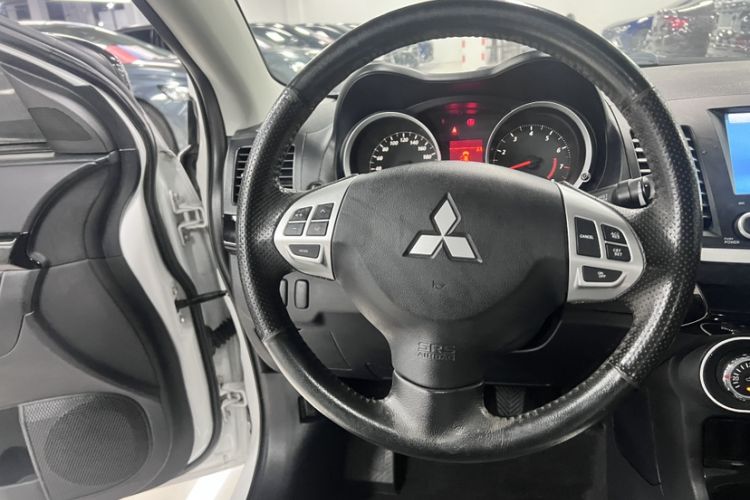 Used Mitsubishi Lancer EX 2016 1.8L Manual Black-and-White Retro Edition Interior 5