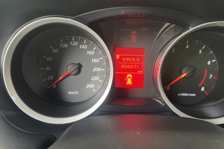 Used Mitsubishi Lancer EX 2016 1.8L Manual Black-and-White Retro Edition Odometer Close Up