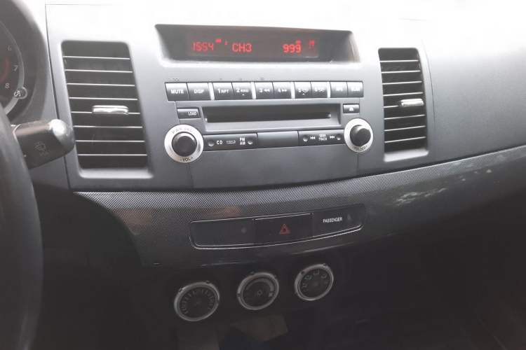 Used Mitsubishi Lancer EX 2010 ZhiShang Edition 1.8L CVT Luxury Model Audio And AC Panel