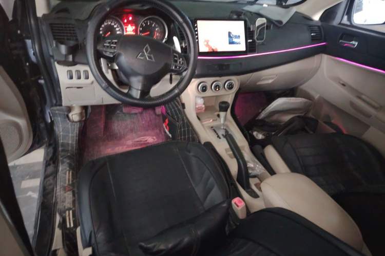 Used Mitsubishi Lancer EX 2010 Fashion Edition 1.8L CVT Comfort Trim Center Console