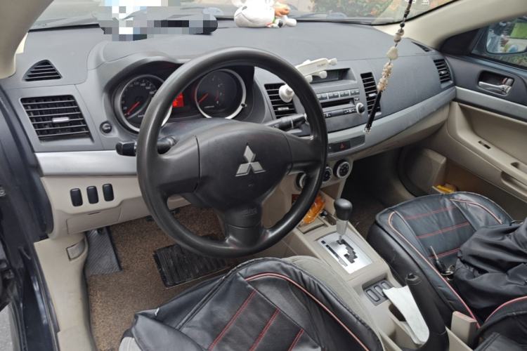 Used Mitsubishi Lancer EX 2010 Fashion Edition 1.8L CVT Comfort Trim Center Console